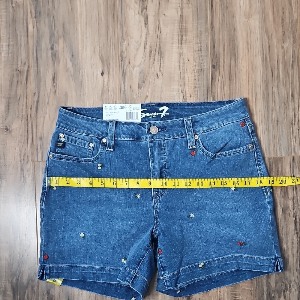 Seven7 Women's Weekend Floral Embroidered Blue Jean Shorts 8 NWT - Picture 6 of 9